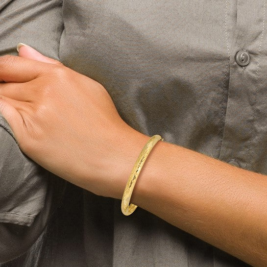 14K Yellow Gold 6mm Laser-Cut Hinged Oval Bangle Bracelet – 7 Inch